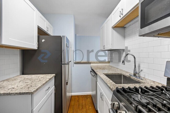 Building Photo - 92 Maple St