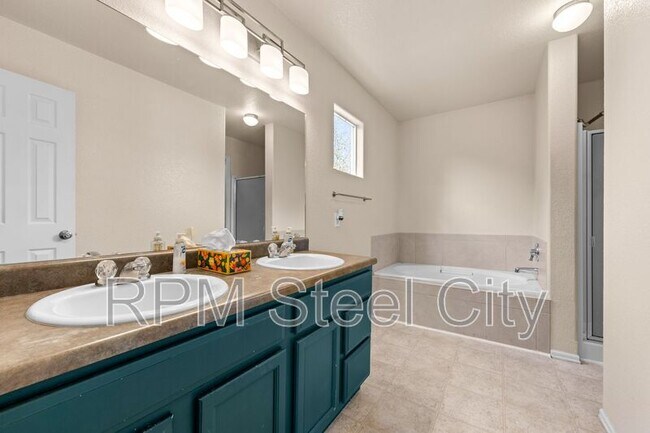 Building Photo - 2231 Meadowlark Ln