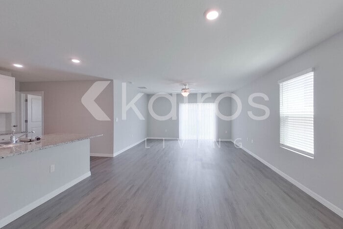 Building Photo - 8641 SW 43rd Ter