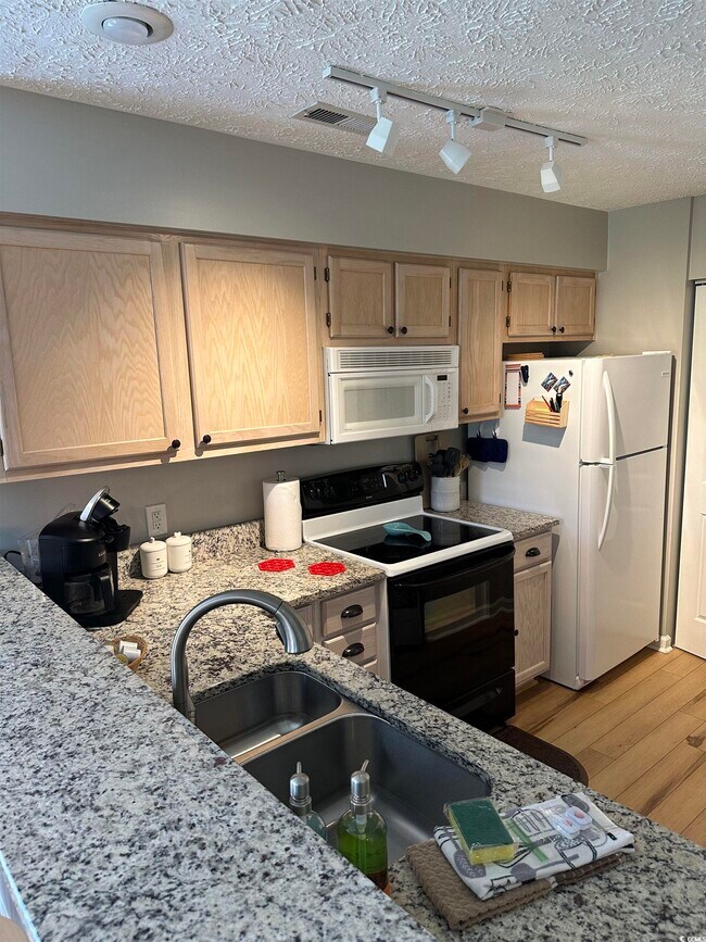 Building Photo - 569 Blue River Ct