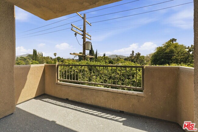 Building Photo - 11218 Camarillo St