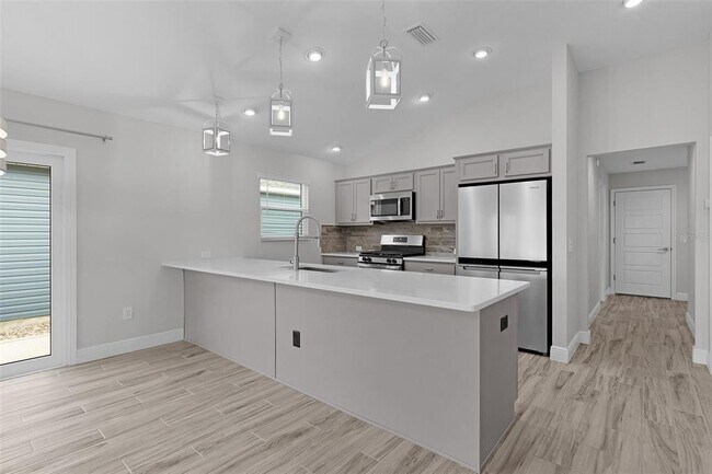 Building Photo - 6230 Dingman Wy