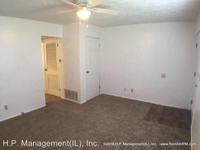 Building Photo - Glen Lake Townhomes