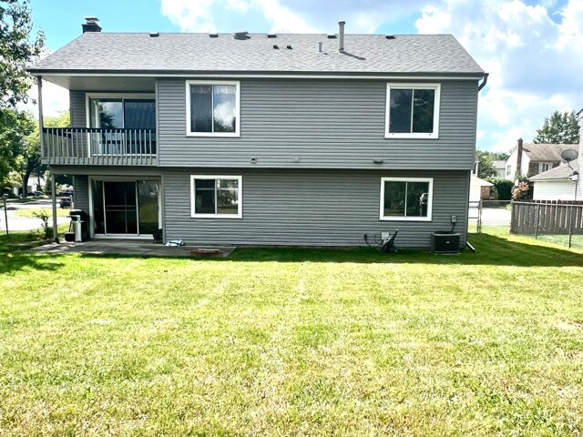 Building Photo - 136 Lilac Ln