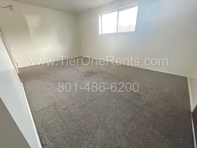 Building Photo - NO DEPOSIT option available for qualified ...