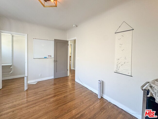 Building Photo - 345 Westbourne Dr