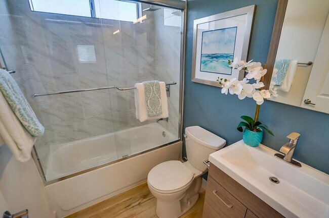 Building Photo - Spacious -2bd/1ba -$2,050.00 - LBC - Parki...