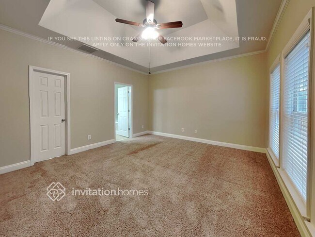 Building Photo - 490 Roland Manor Dr