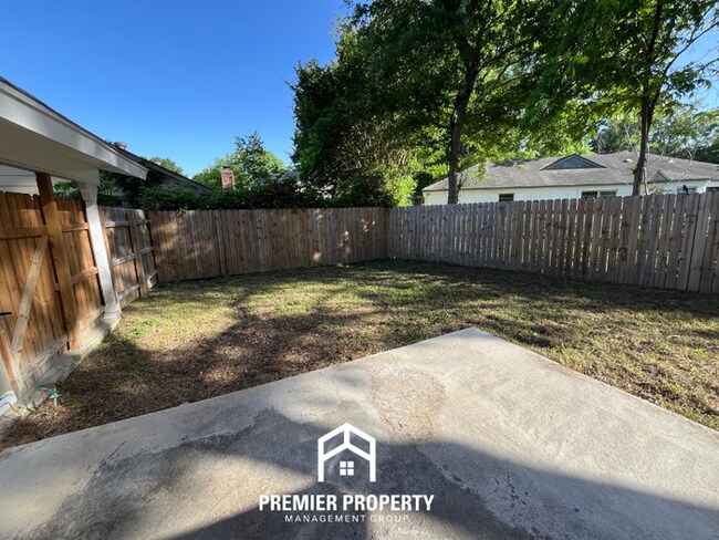 Building Photo - Charming 3BR/1.5BA in 38118 | Vaulted Ceilings, Fireplace & Formal Dining