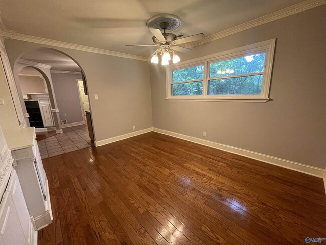 Building Photo - 505 Greenacres Dr NW