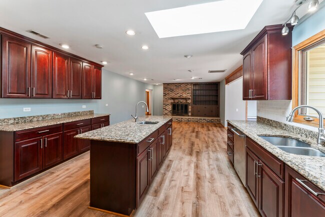 Building Photo - 2226 Shannondale Dr