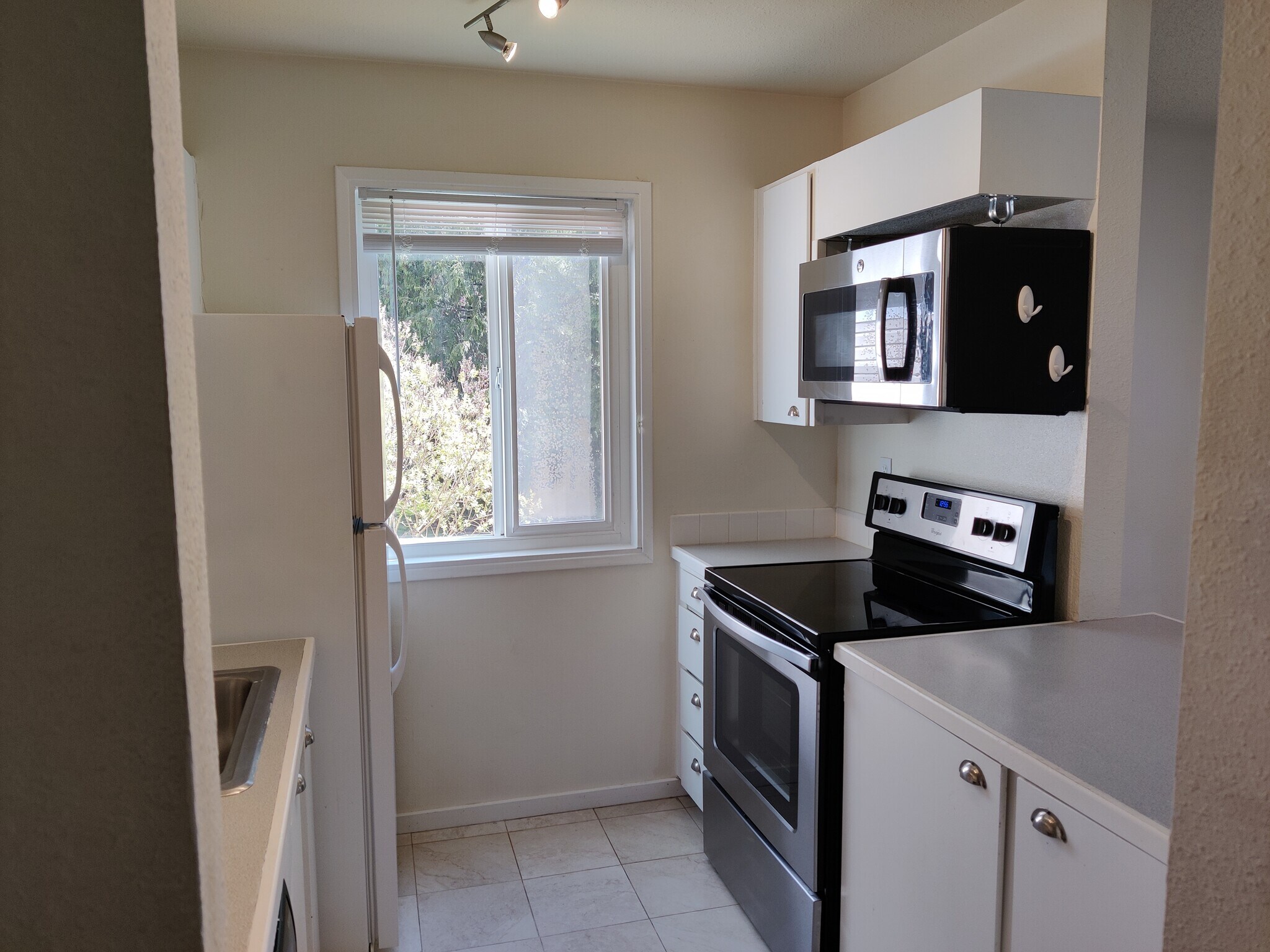 Building Photo - 12429 NE 130th Ct