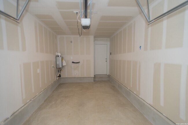 Building Photo - 14743 Clay Rdg Run