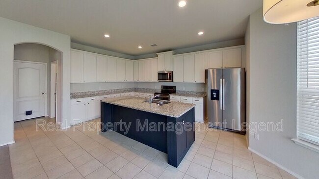 Building Photo - 1608 Hinckley Ave