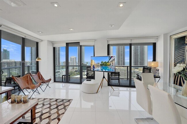 Building Photo - 2600 E Hallandale Beach Blvd