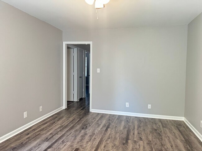 Building Photo - 423 Cook Dr