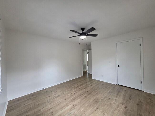 Building Photo - FOR LEASE Charming All-Brick Home on 1 Acr...