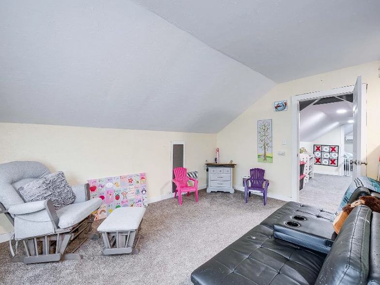 Building Photo - 705 S East St