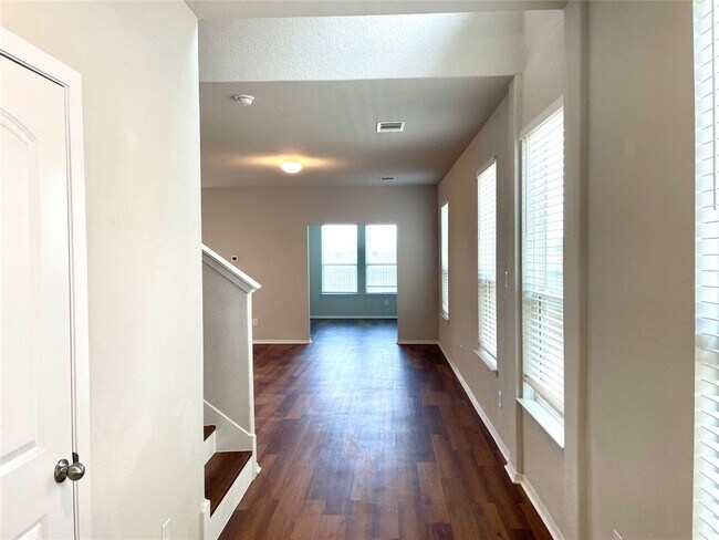 Building Photo - 6701 Wolf Pack Dr
