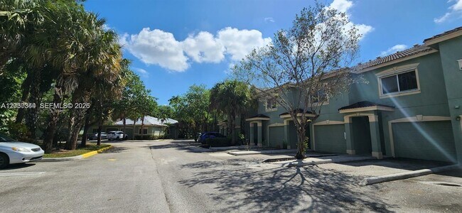 Building Photo - 280 Crestwood Cir