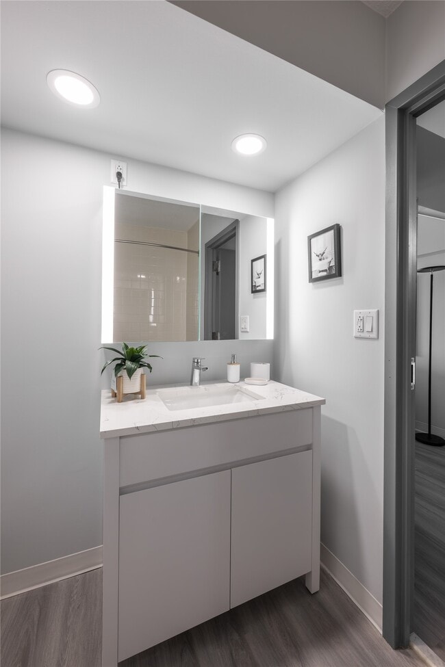 Building Photo - 16 W 10th St