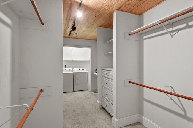 Building Photo - 104 Balboa Ct