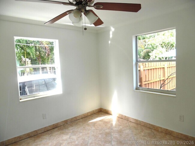 Building Photo - 1205 Mathis St
