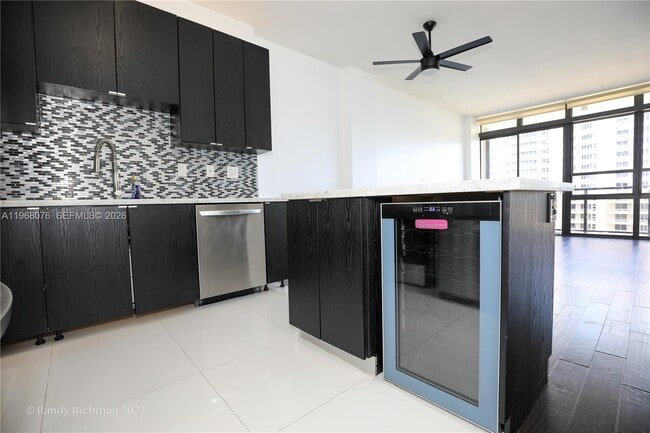 Building Photo - 600 NE 36th St