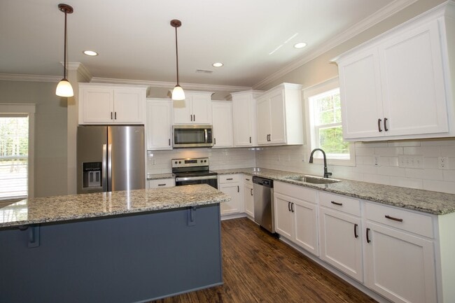 Building Photo - "Luxurious 3-Bed Townhouse with Granite Countertops on Juniper Lake Road!"