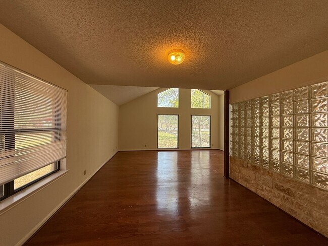 Building Photo - NEAR GOLF COURSE - WELL ESTABLISHED SPICEW...