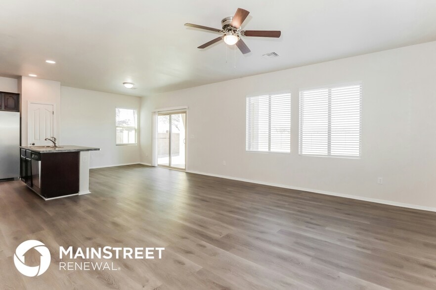 Building Photo - 1027 E Madera Grove Ln