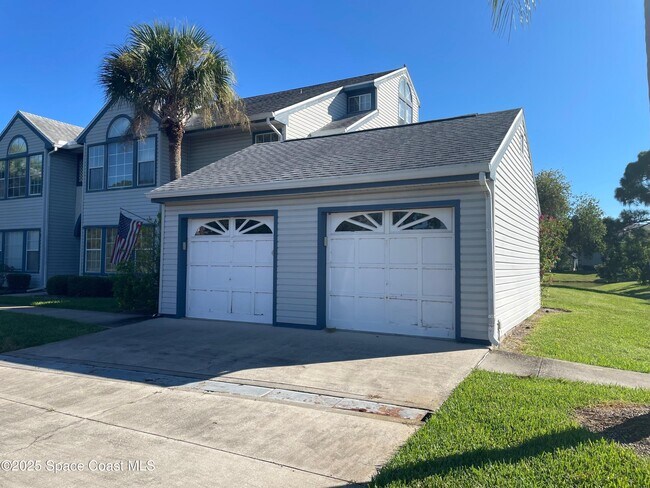 Building Photo - 4890 Lake Waterford Way W