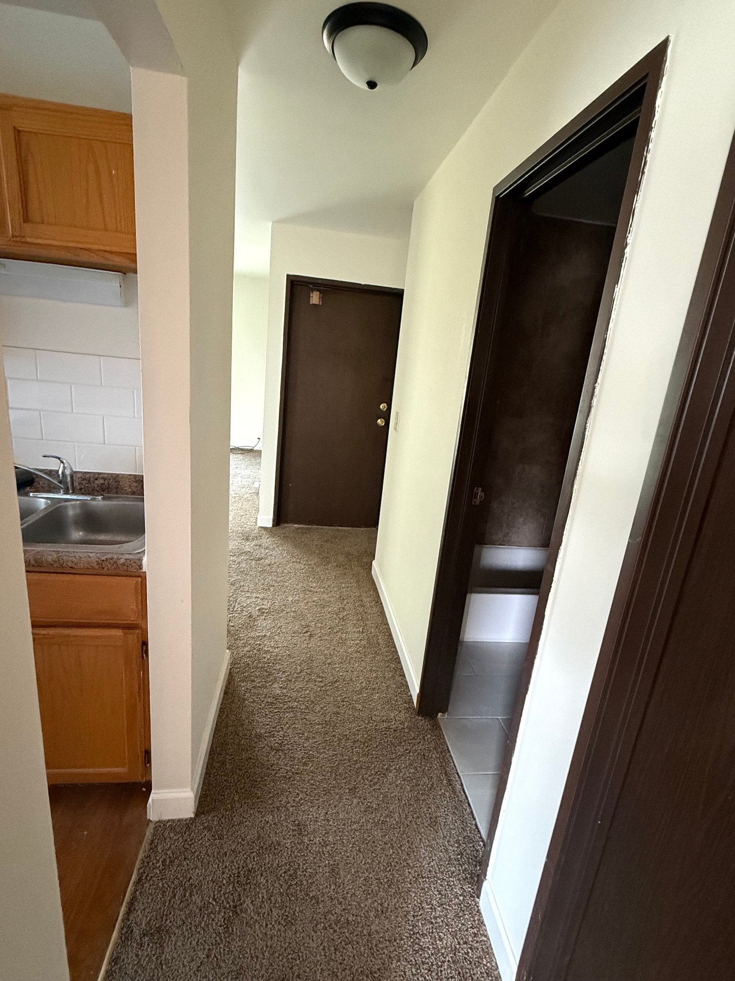 Building Photo - 301 Hawthorne Cir