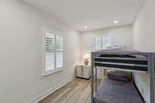 Building Photo - Chic & Modern North Charleston Home with Spacious Backyard