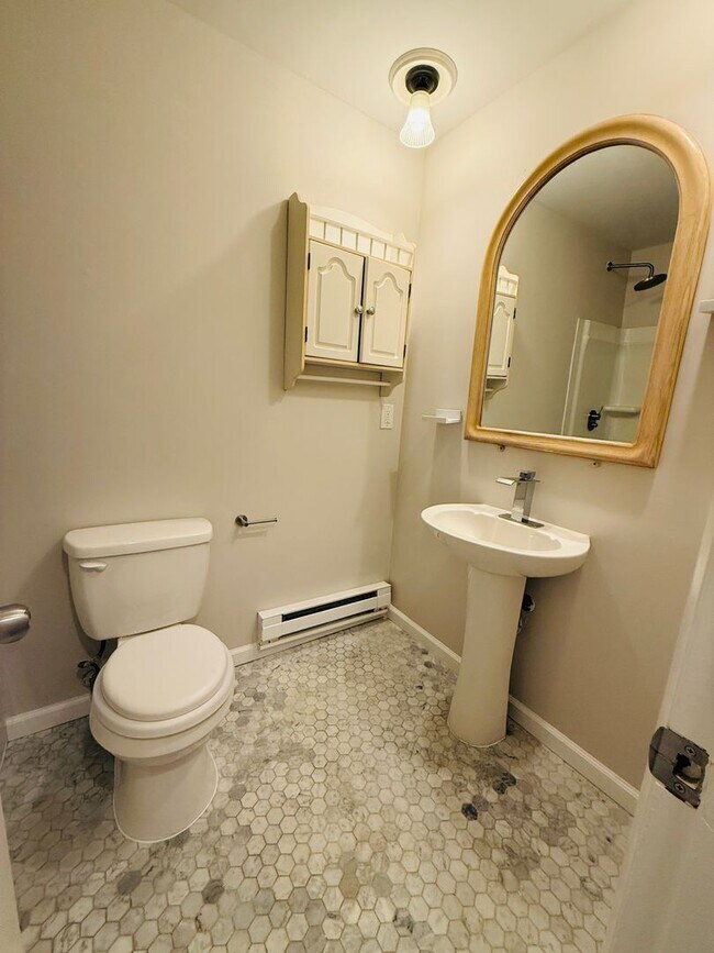 Building Photo - Spacious 2 Bedroom Hazelwood Apartment
