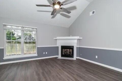 Building Photo - 305 Hazelnut Dr