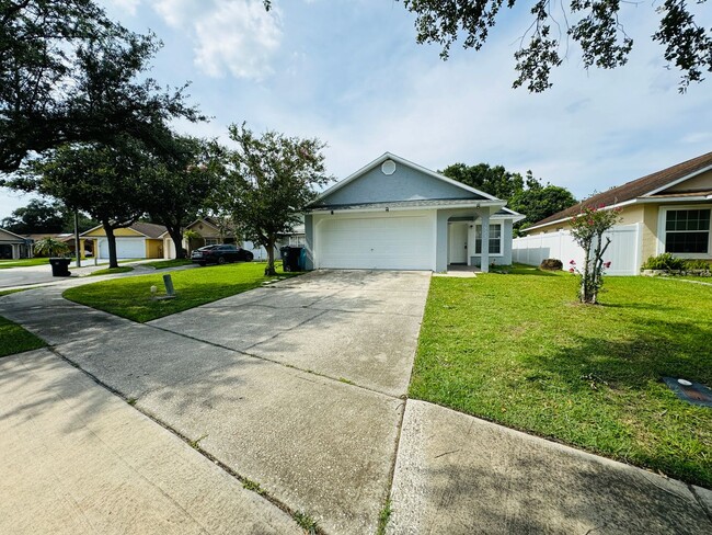 Building Photo - Beautiful 3br 2ba fenced home!