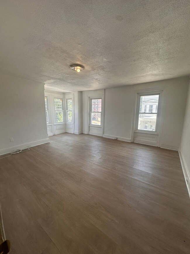 Building Photo - 931 Green St