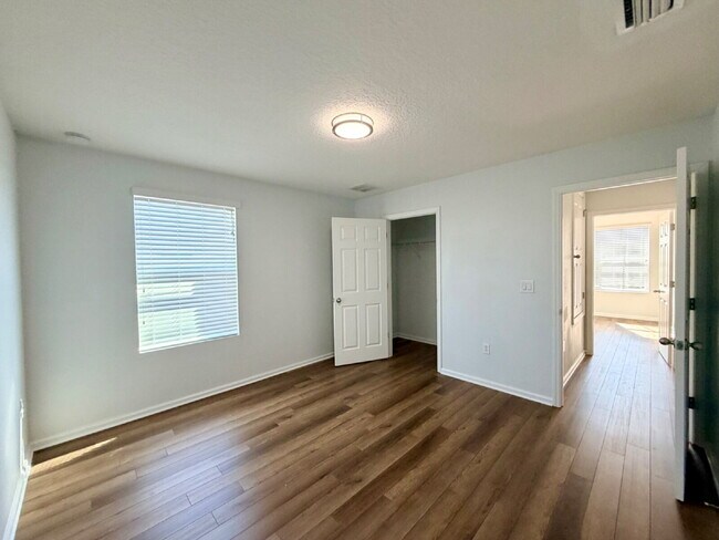 Building Photo - Stunning and spacious 5 bed, 2/5 bath in gated community in Melbourne