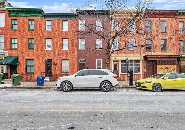 Building Photo - Beautifully Renovated Townhome in Mt. Vern...