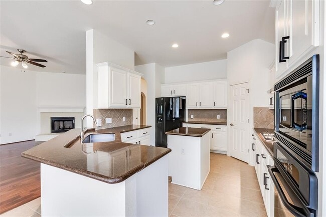 Building Photo - 15524 Belfin Dr