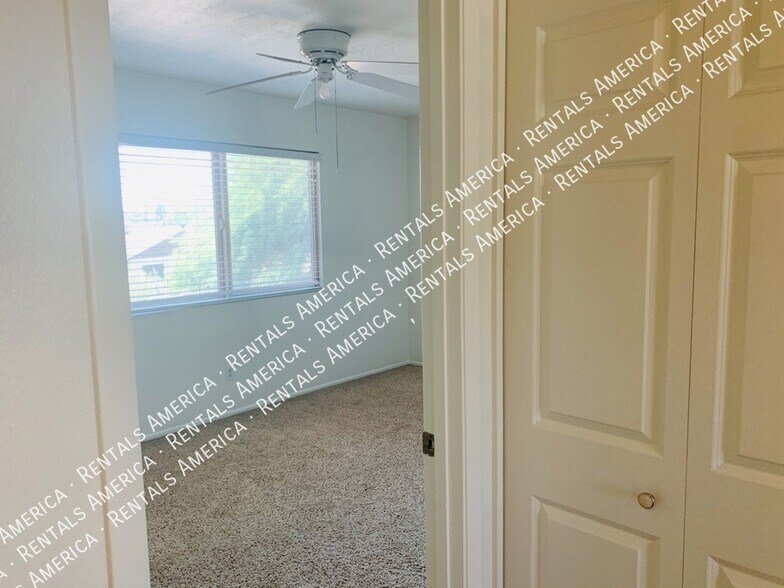Building Photo - 2723 S Estrella Cir