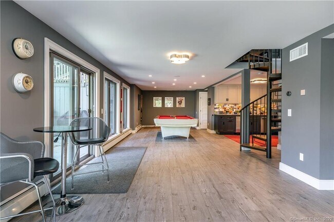 Building Photo - 8 Cedar Point Dr