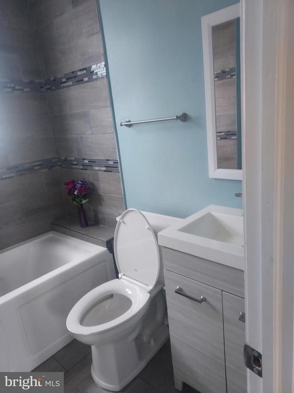 Building Photo - 619 Sheridan St NW