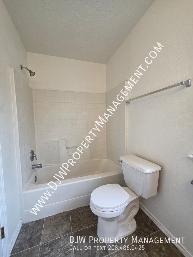 Building Photo - 2682 S Stonehedge Dr