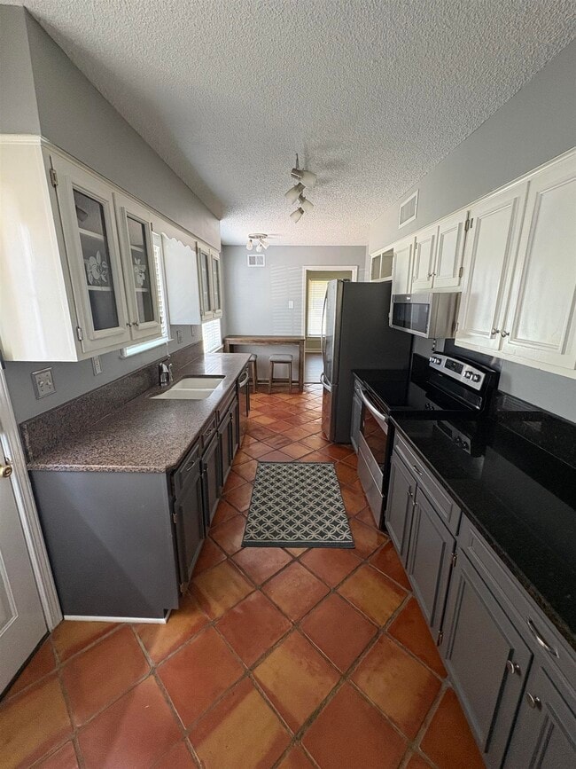 Building Photo - 1150 Tararidge Dr