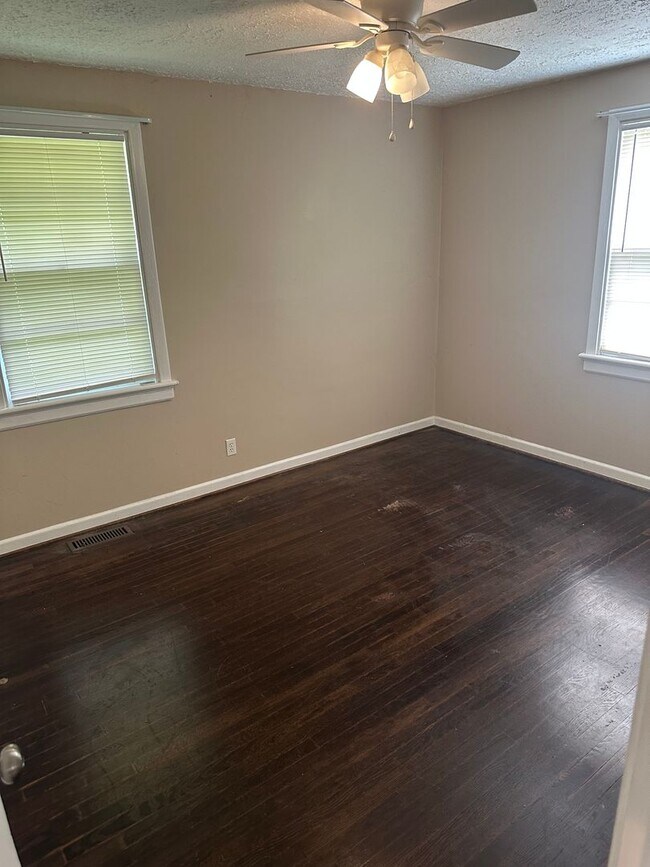 Building Photo - 3 bed/1bath