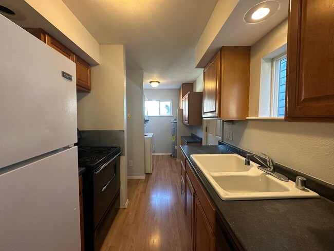 Building Photo - Stand-alone 1BR Home | W/D | Prime North E...