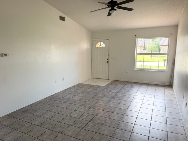 Building Photo - 33 Flamingwood Ln #B