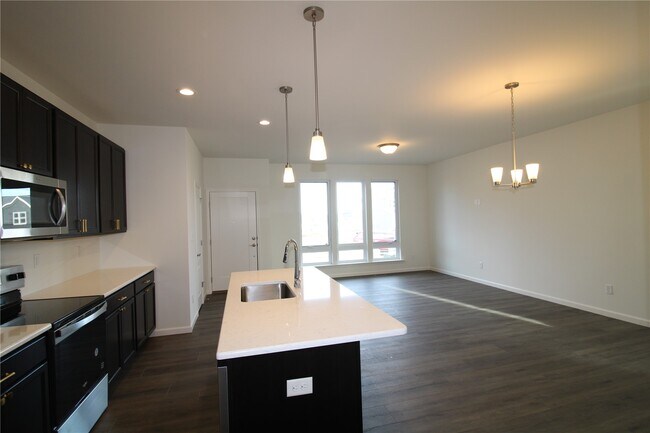 Building Photo - 37 Wingtip Ct